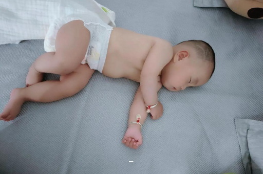 日土宝宝肠胀气的症状
